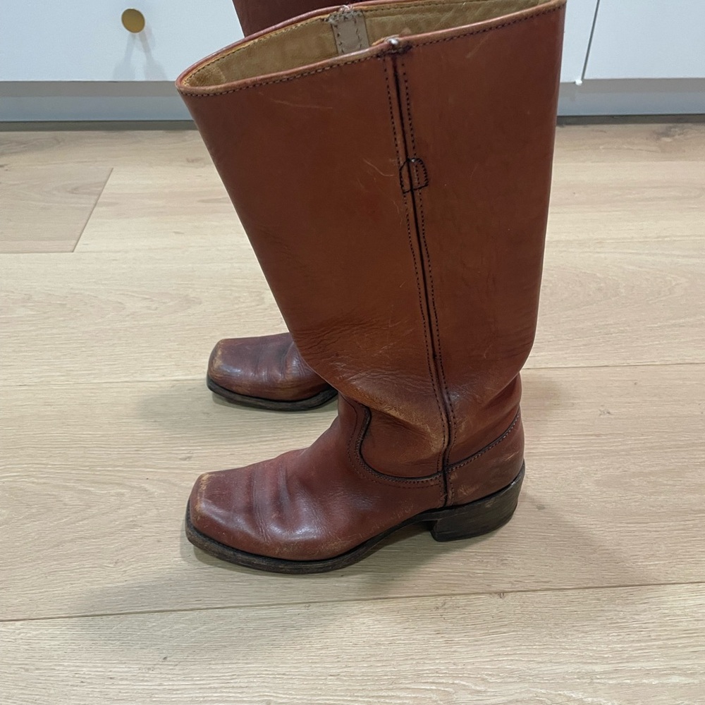 Priced to sell ! Gorgeous Vintage Frye classic Campus distressed Leather size 6